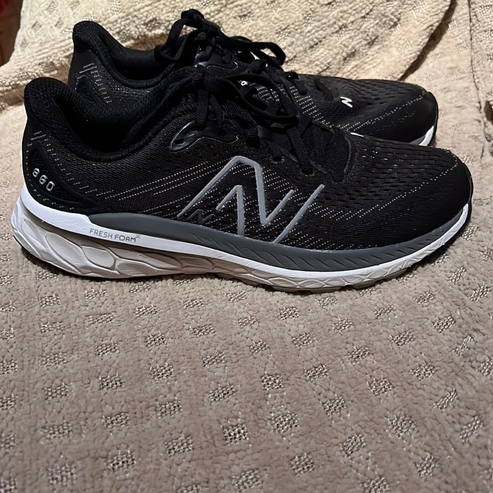 New balance, women’s black fresh foam, size 8.5.